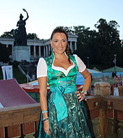 Simone Ballack war zu Gast bei der "Diamonds Wiesn" im K&auml;fer am 21.09.2017 (&copy;Foto:Martin Schmitz)